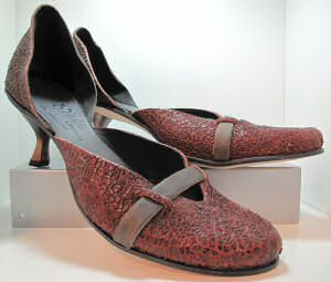 "BRAKE", IN THE MOST BEAUTIFUL OX BLOOD RED<br /> WITH TAUPE TRIM AND A PERFECT HEEL HEIGHT!